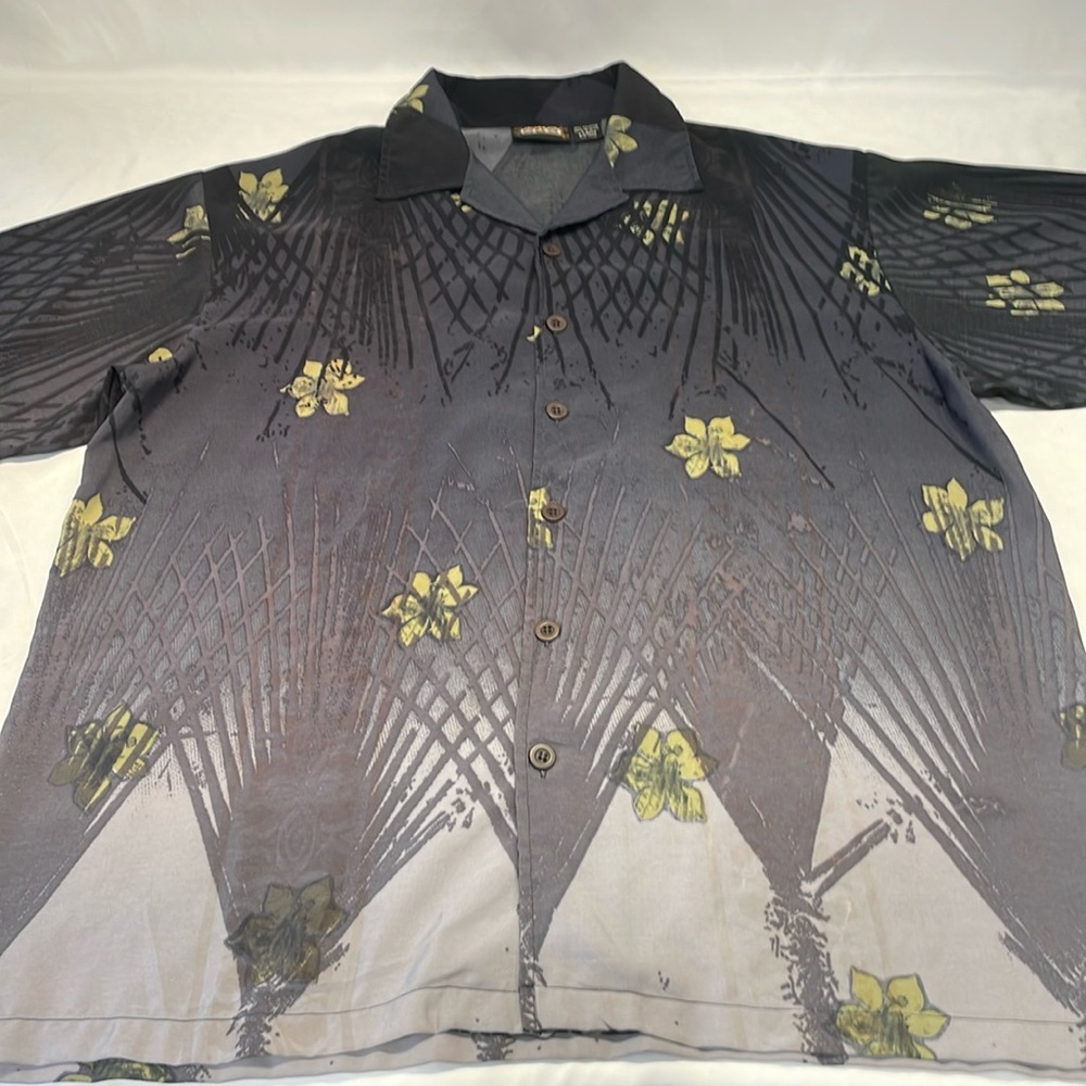 Tropical Hawaiian Short Sleeve Button Up Shirt XL Floral Tropical Beach Fun
